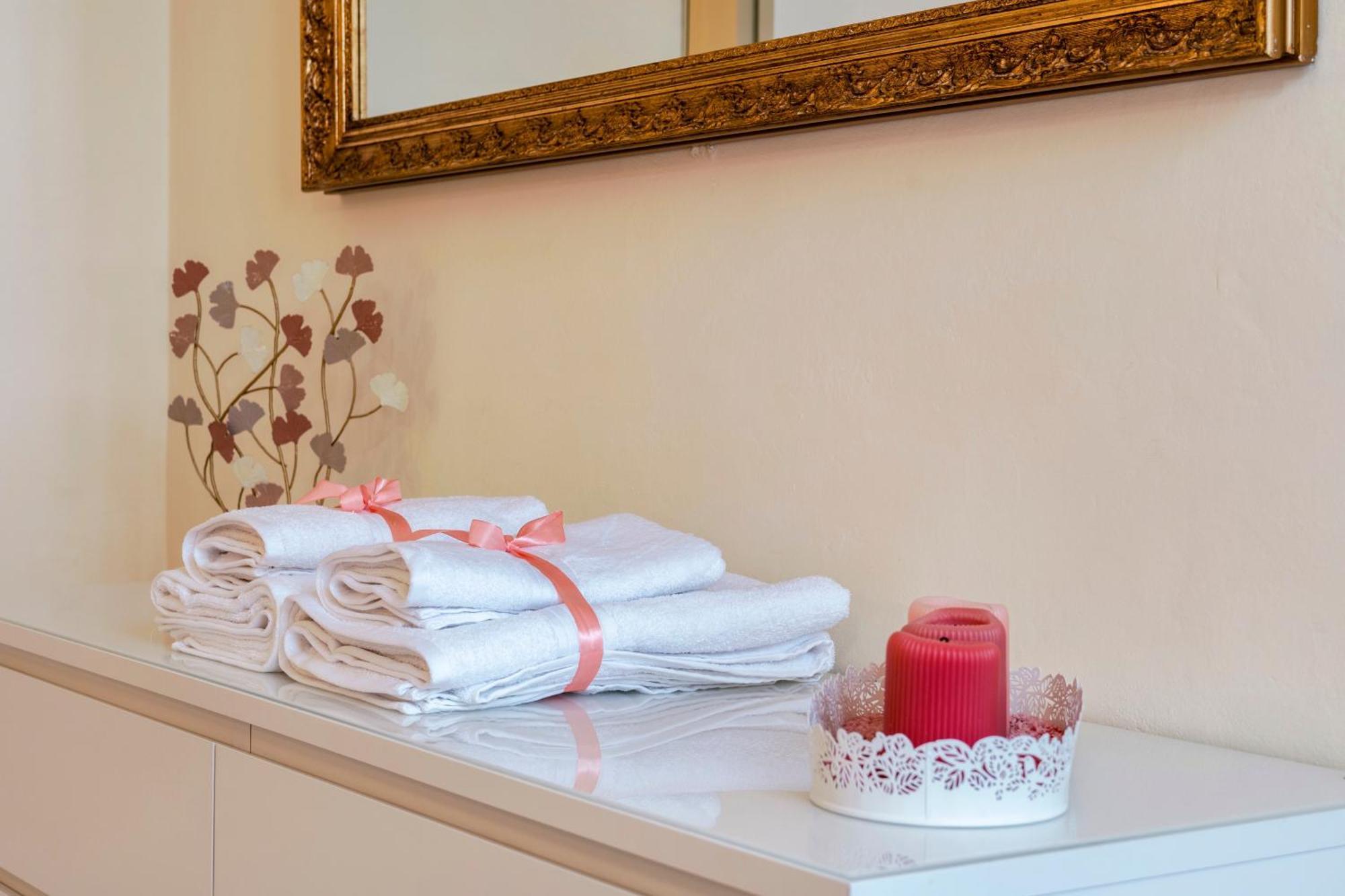 Iseo Portelle Holiday With Private Parking And Bike Storage Buitenkant foto